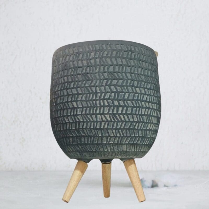 Nuovo fibre Pot with Wooden Legs - Image 3